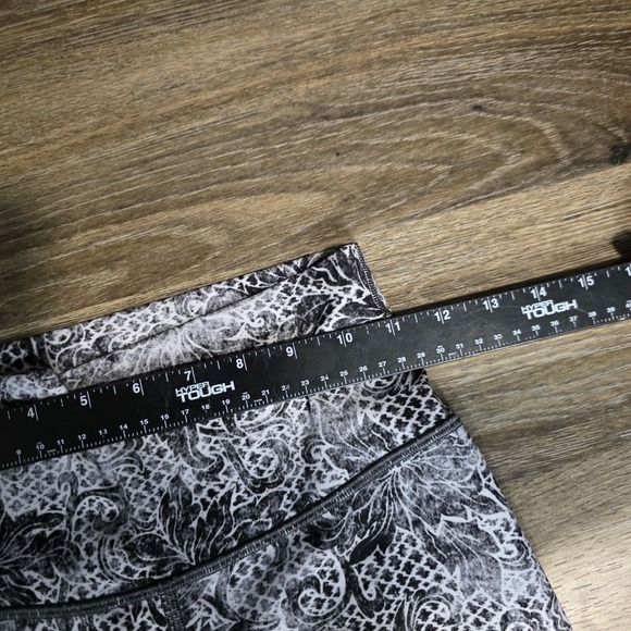 Lululemon Womens High Rise Floral Lace Print Leggings Black White Size 4 - Picture 4 of 7